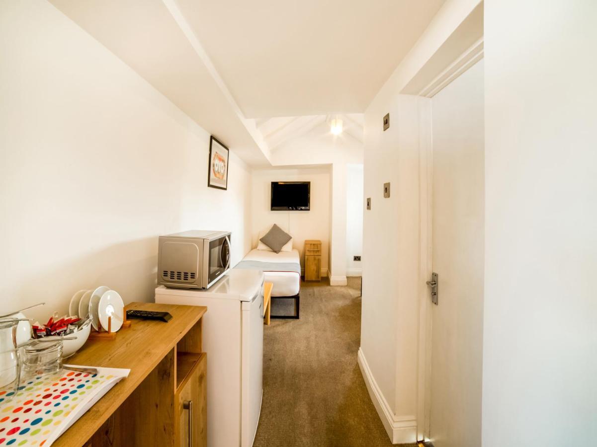 Oyo Tamtam Acton Hotel London Exterior photo