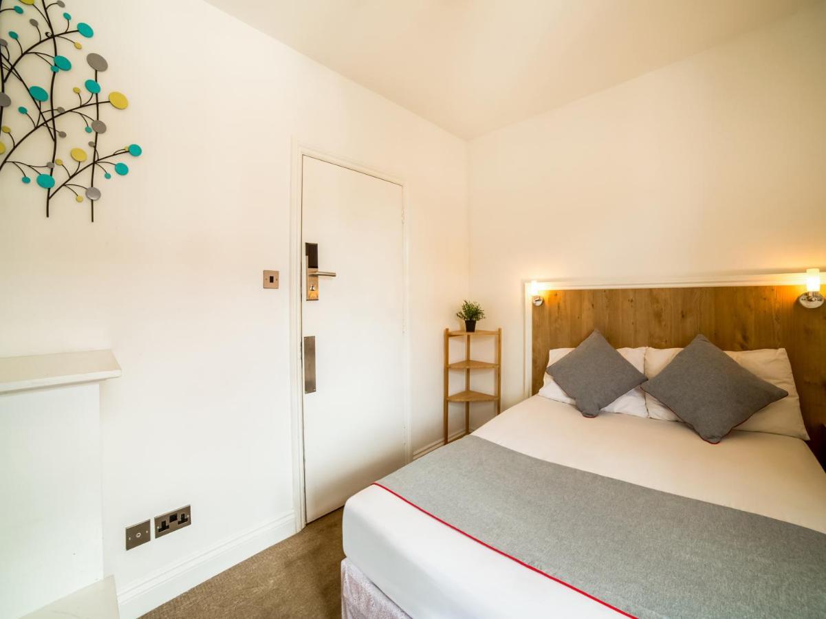 Oyo Tamtam Acton Hotel London Exterior photo