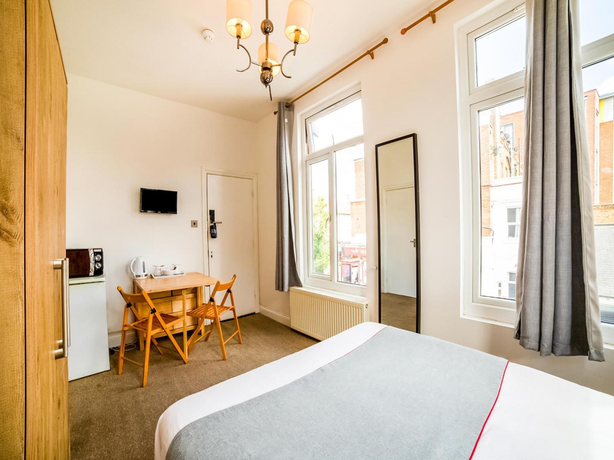 Oyo Tamtam Acton Hotel London Exterior photo