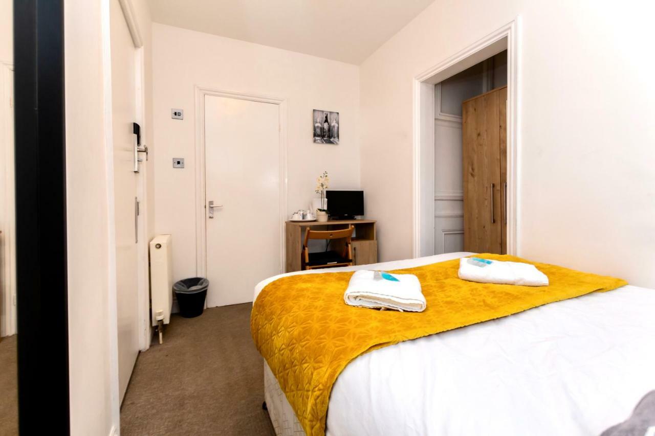 Oyo Tamtam Acton Hotel London Exterior photo