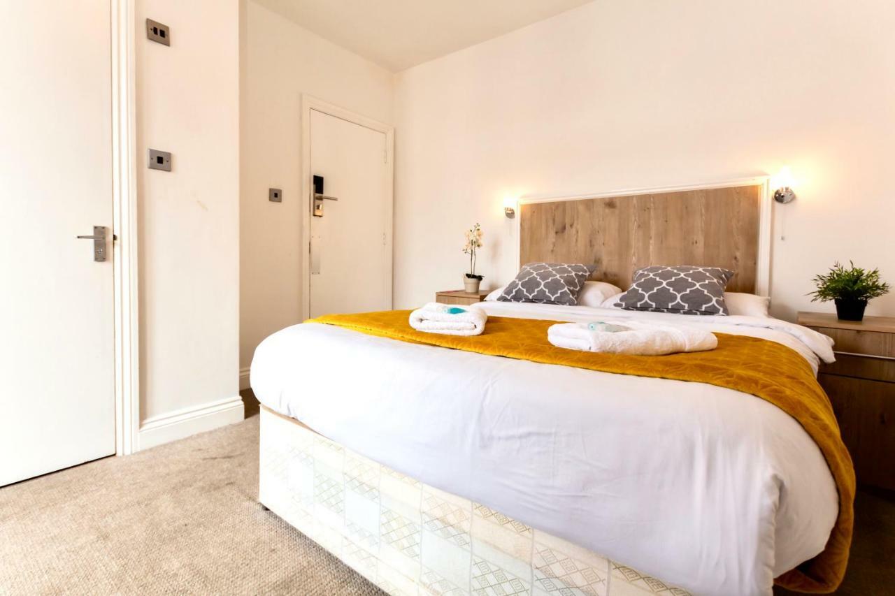 Oyo Tamtam Acton Hotel London Exterior photo